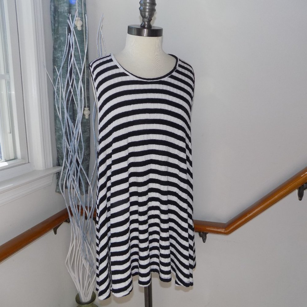 BLU PLANET Black & White Ribbed Top Size XL